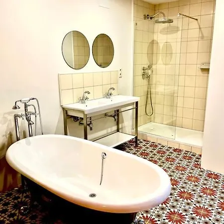 Huge Superb Duplex Old Town Holiday home